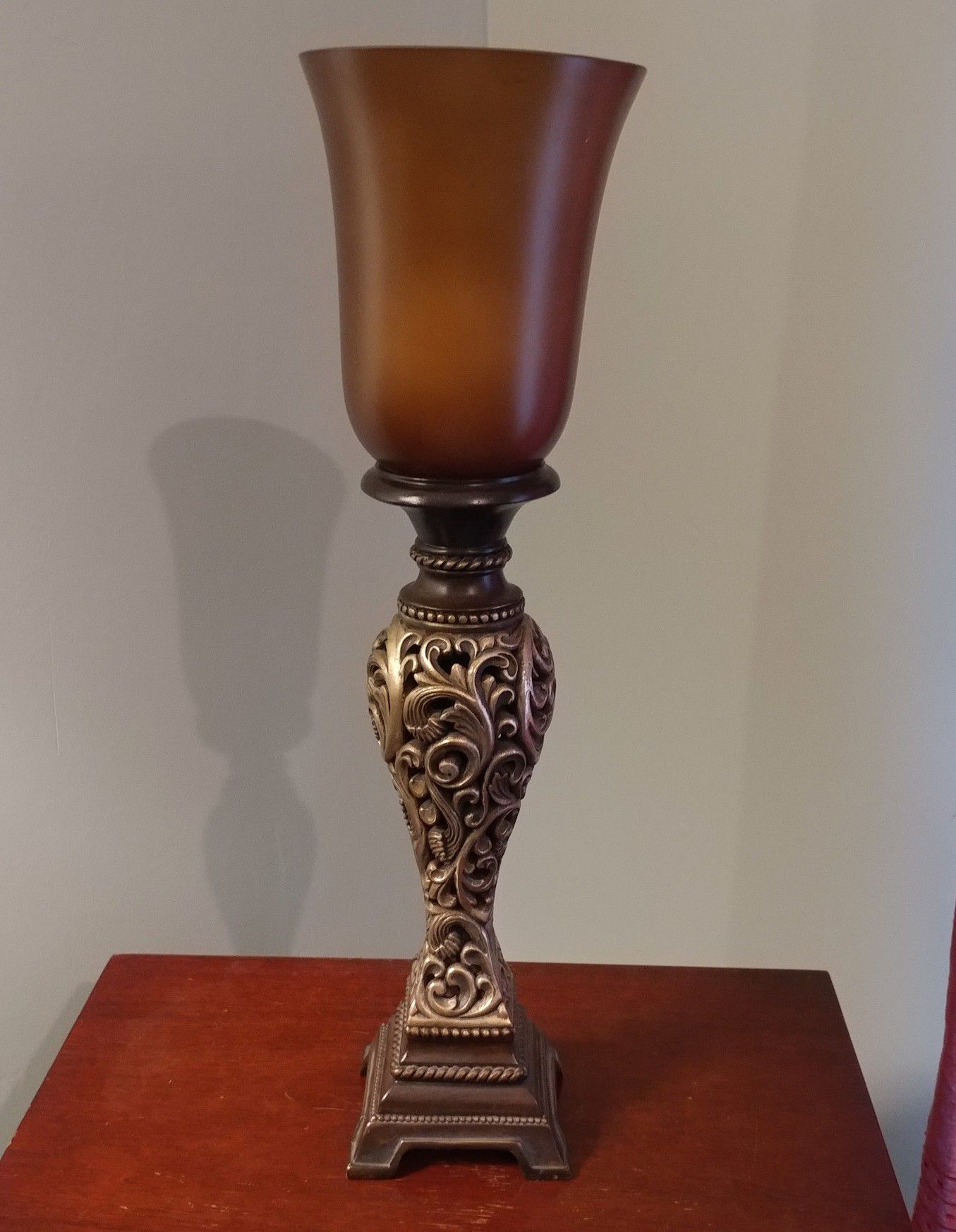 Ornate lamp, stands approx 23" high from base to shade top asking $25