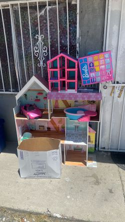 Doll house with accessories