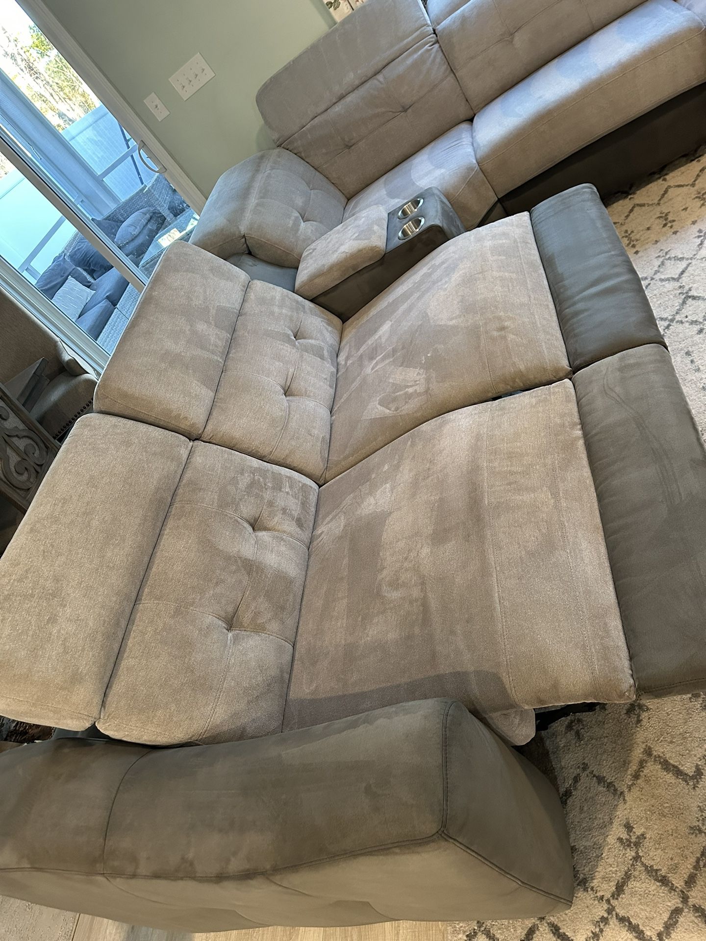 Roomtogo Eletric Recliner Sectional