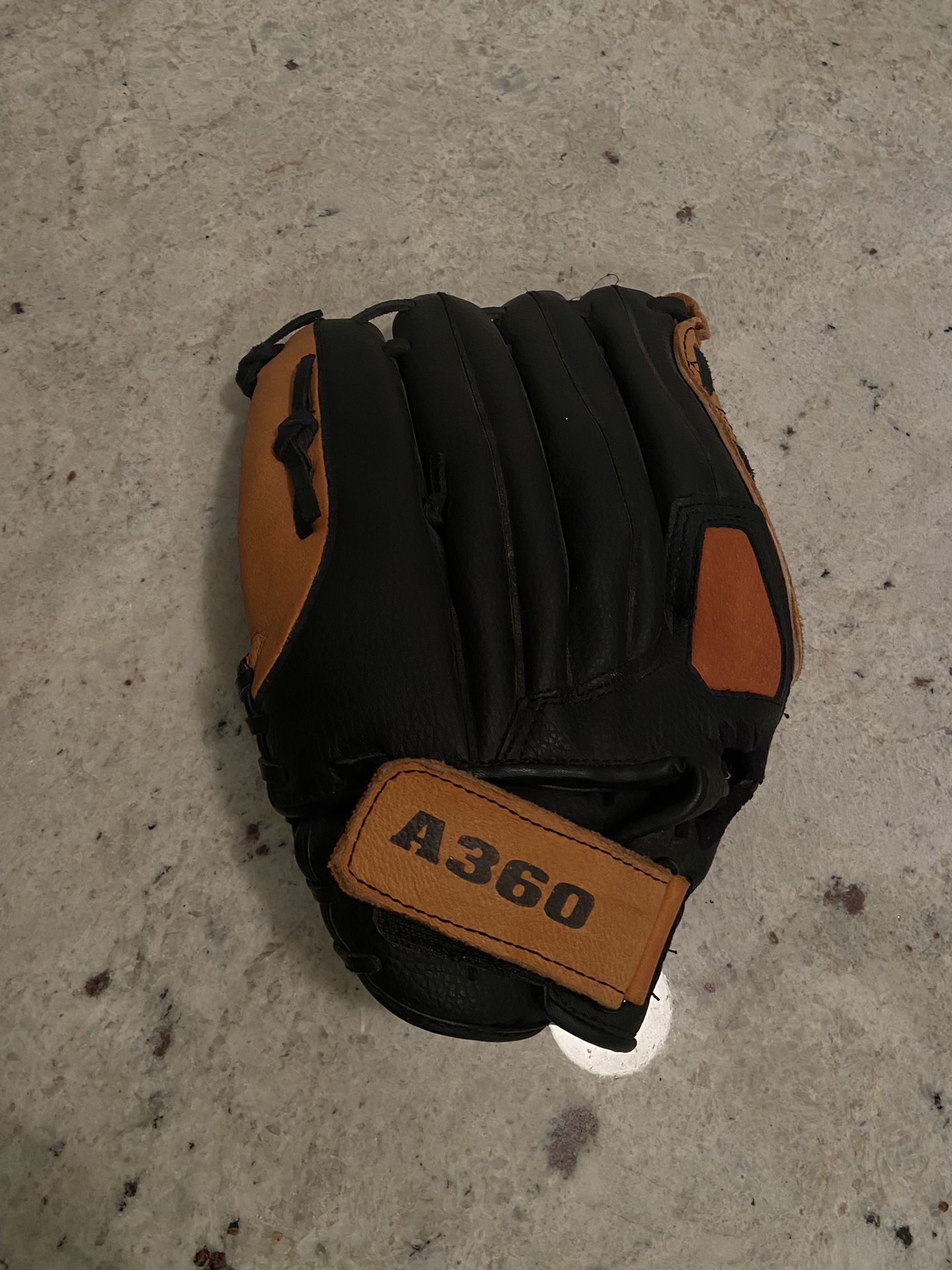 Wilson A0360 ES13 Leather Softball/Baseball Glove 13" - A360 - RHT