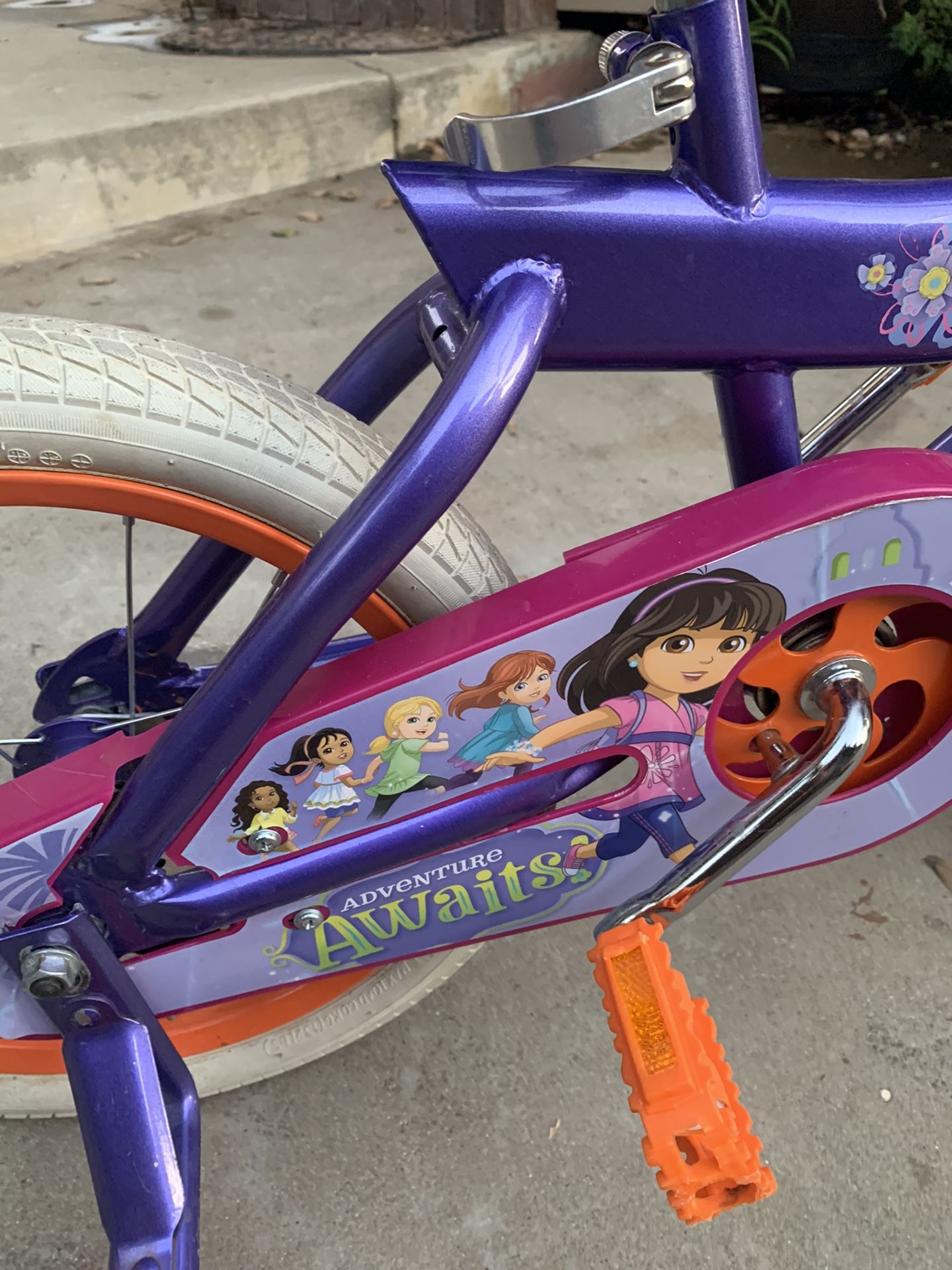 Dora the explorer bike with training wheels hotsell