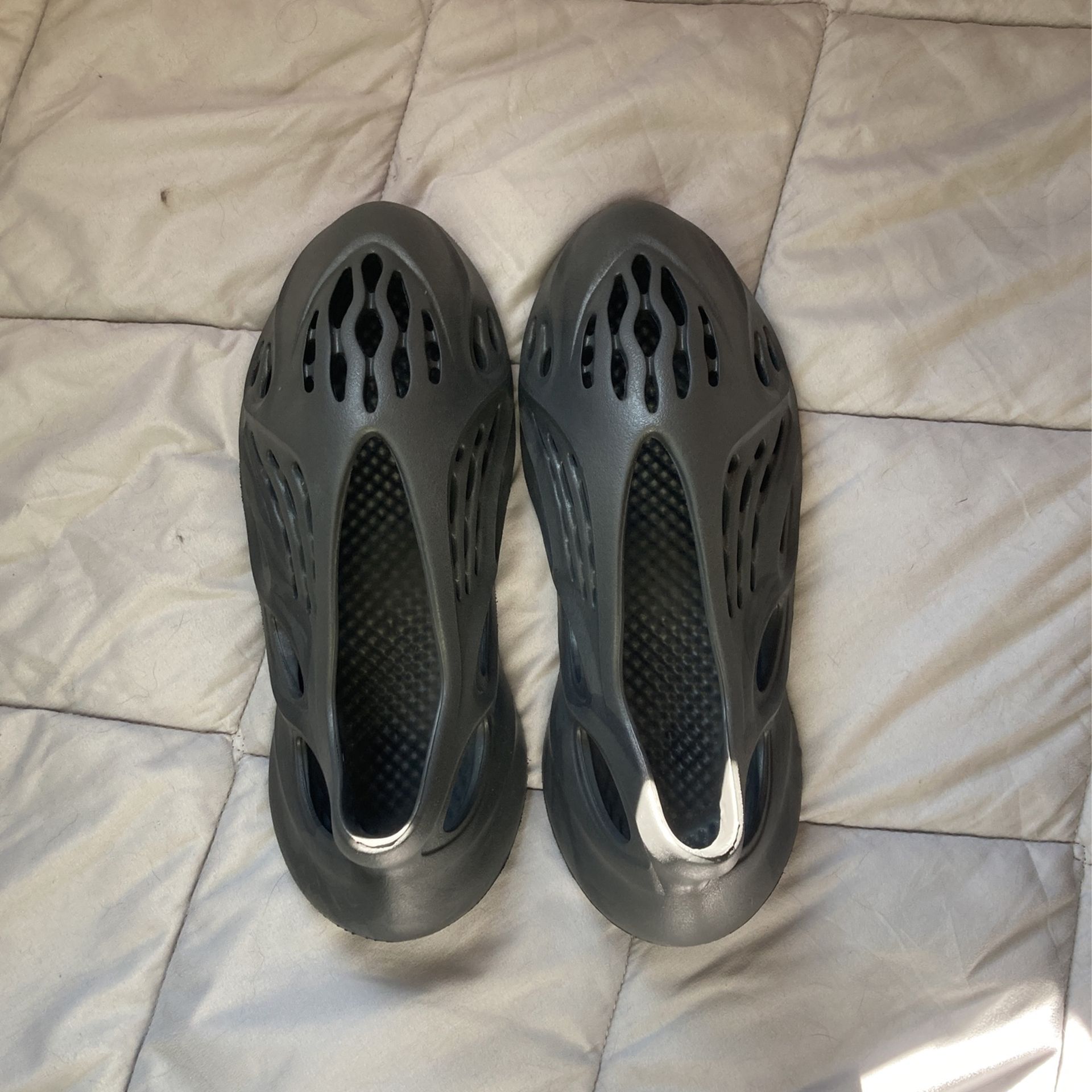 Foam Runner Onyx Size 12