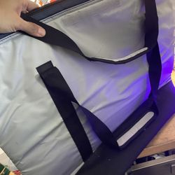 Large igloo bag  In great conditions 