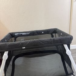 Guava Lotus Portable Crib/Playyard