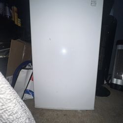 Kenmore Refrigerator- white