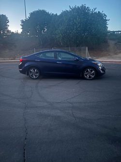 Hiunday elantra limited 2014 titulo limpio 132.429 millas titulo limpio pasa smog el de lujo asientos de piel estereo de pantalla con camara de revers