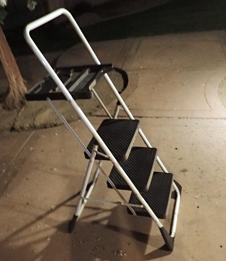 3-Step Ladder with Tool Tray, Portable Folding