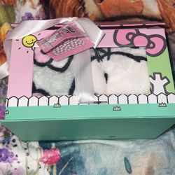 Hello Kitty Throw Blanket