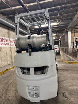 NISSAN forklift 3500 lb,3 stage for sale