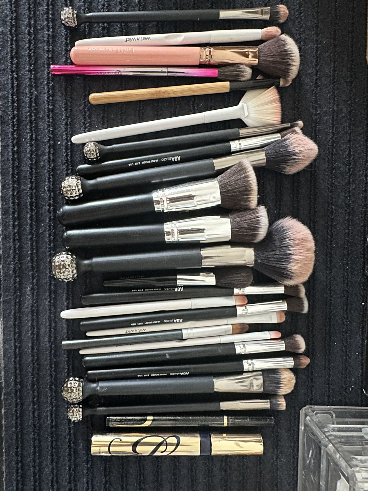 Make Up Brushes Bundle Including a Bag