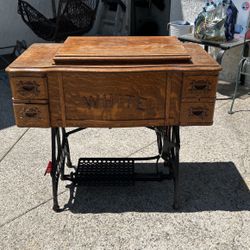 Vintage Saw Machine 