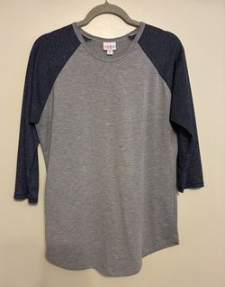 Lularoe women's randy style top.