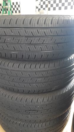 Set of 4 matching tires continental size 235/65R17