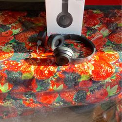 Special edition black beats solo 3 wireless with box and charger in good condition asking $150 pick up only