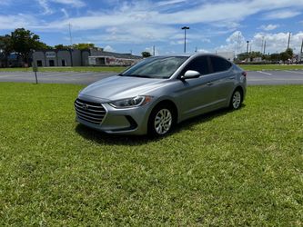 Hyundai Elantra Silver 4-Door Sedan