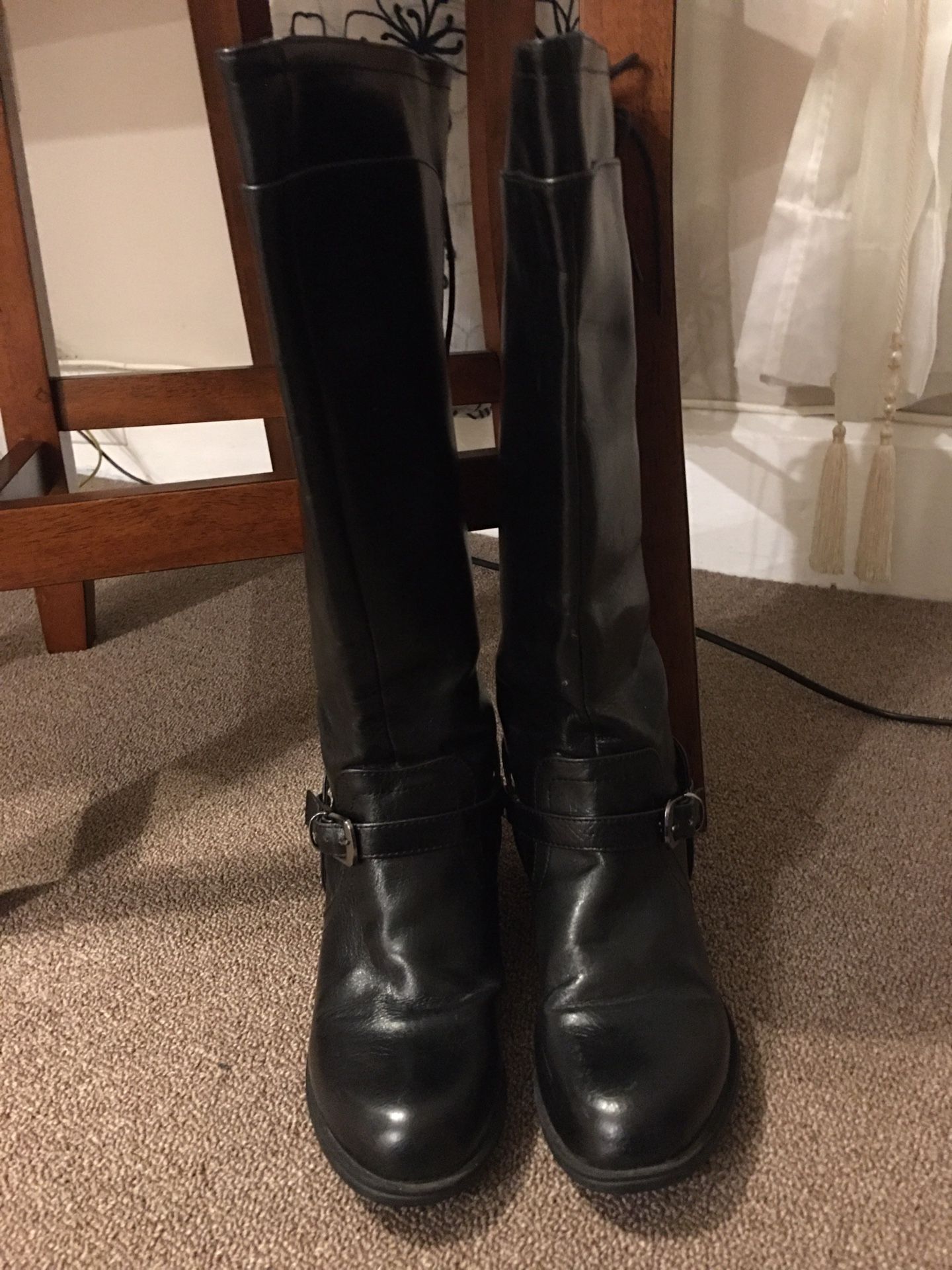 Women’s Black Boots SZ 5/12