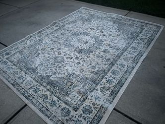 8 x 10 area rug great shape smoke free home