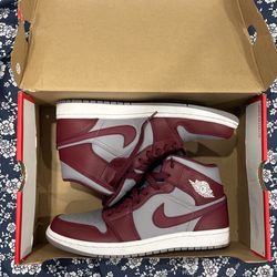 Air Jordan 1 Mid Cherrywood Red Size 8