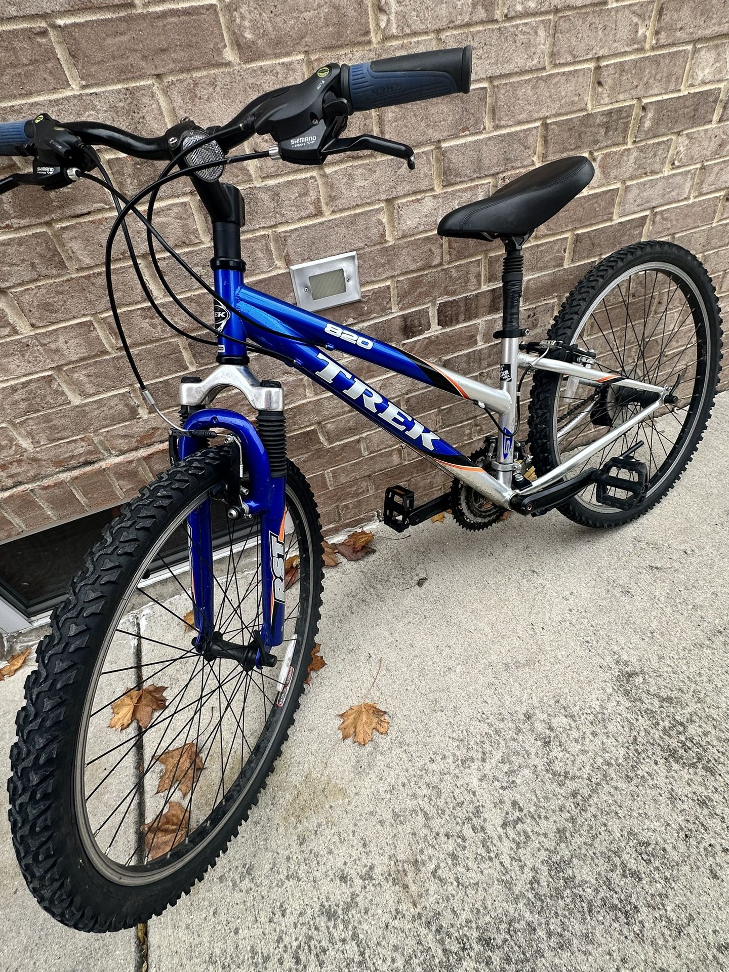Trek 820