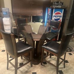 Glass Kitchen Table And Chairs 