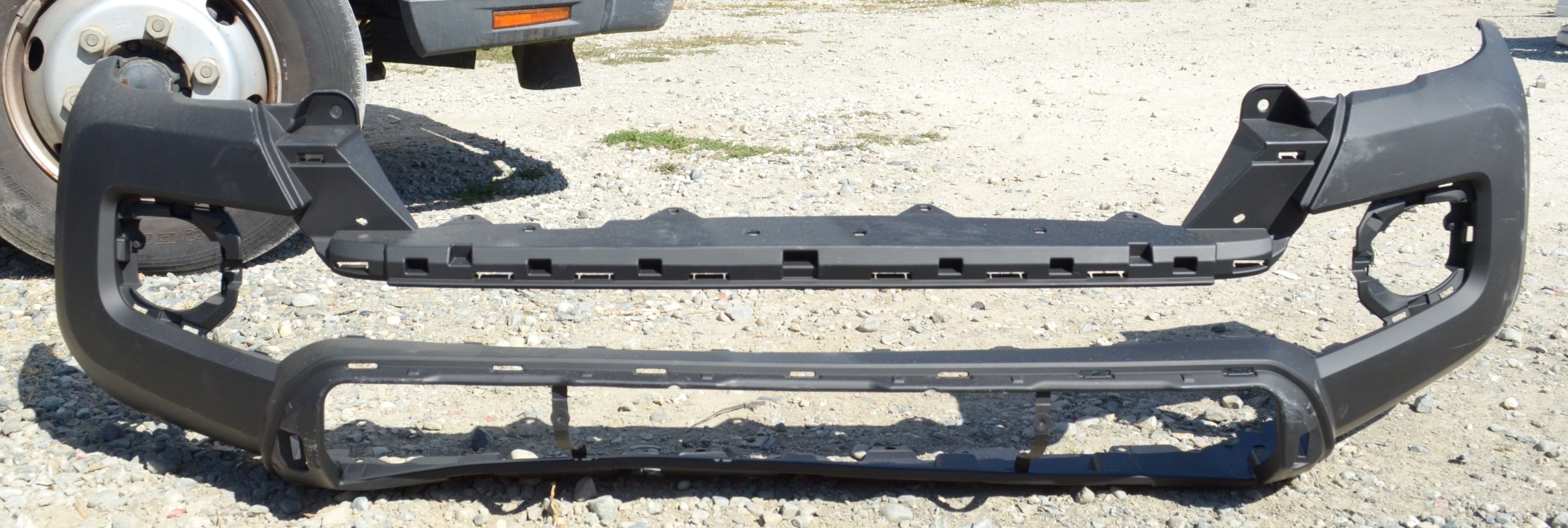 USED REF#U0121 || 2016-2021 TOYOTA TACOMA || FRONT BUMPER COVER ONLY