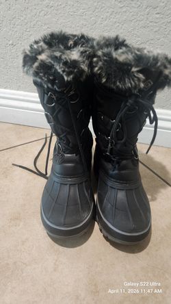 Girl snow boots size 2