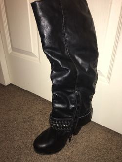 Black heal boots