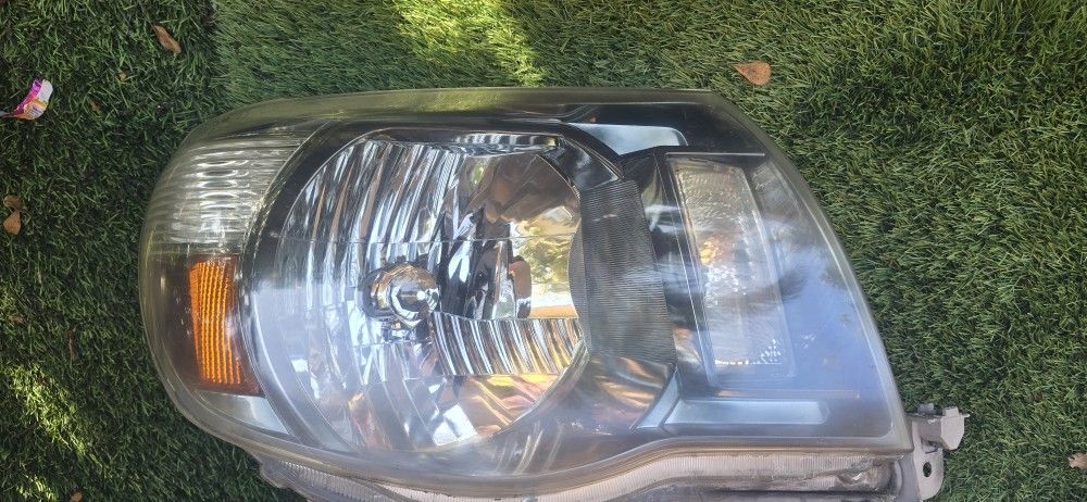 Head Light Toyota Tacoma