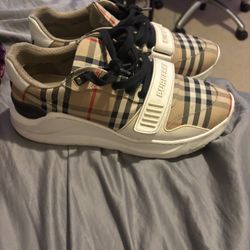 Burberry ( Eu 42 Size )