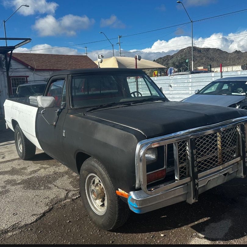 1983 dodge truck, runs, the clutch does not work. You must tow it!  (480) 707-7267 Maria   1009 E Hatcher Rd Phoenix, AZ  85020 United States