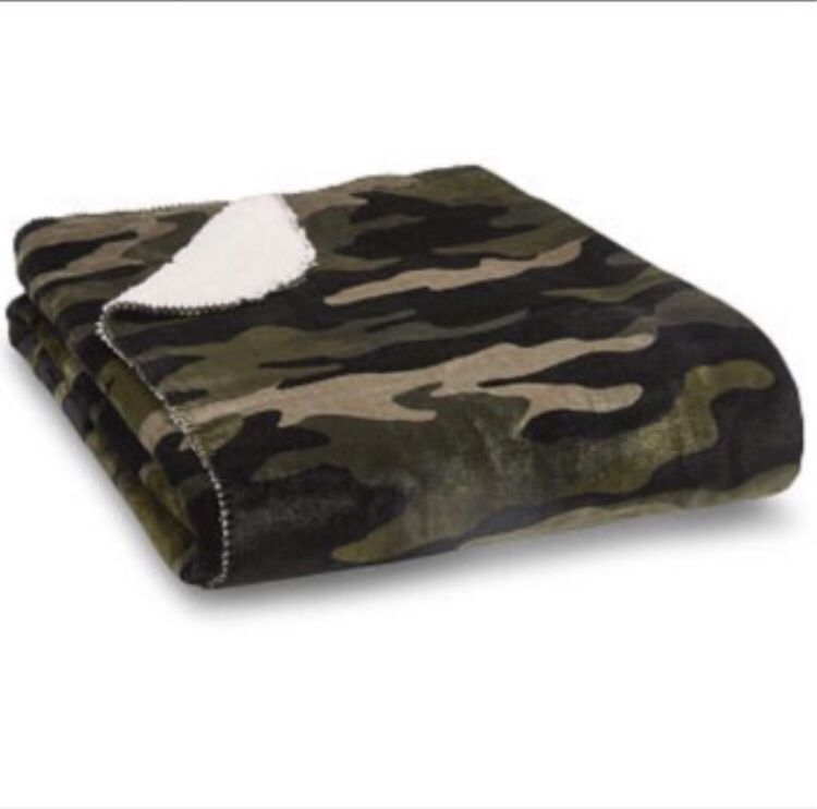 Pink camouflage Sherpa blanket