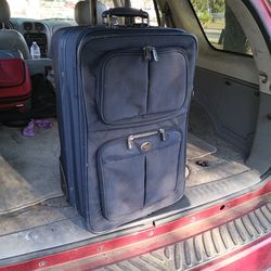 NICE AMERICAN TOURISTER PULL ALONG LUGGAGE