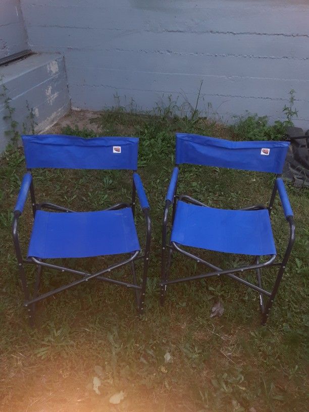 4 Folding Chairs