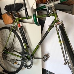 RALEIGH GRAND PRIX 10 SPEED BICYCLE WITH 27” QUICK RELEASE WHEELS - VINTAGE BIKE - TEN SPEED - NICE!