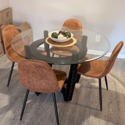Dinner Table + Chairs like New 