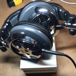 Headphones 