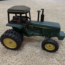 1/16 John Deere 4850 Row Crop Tractor 