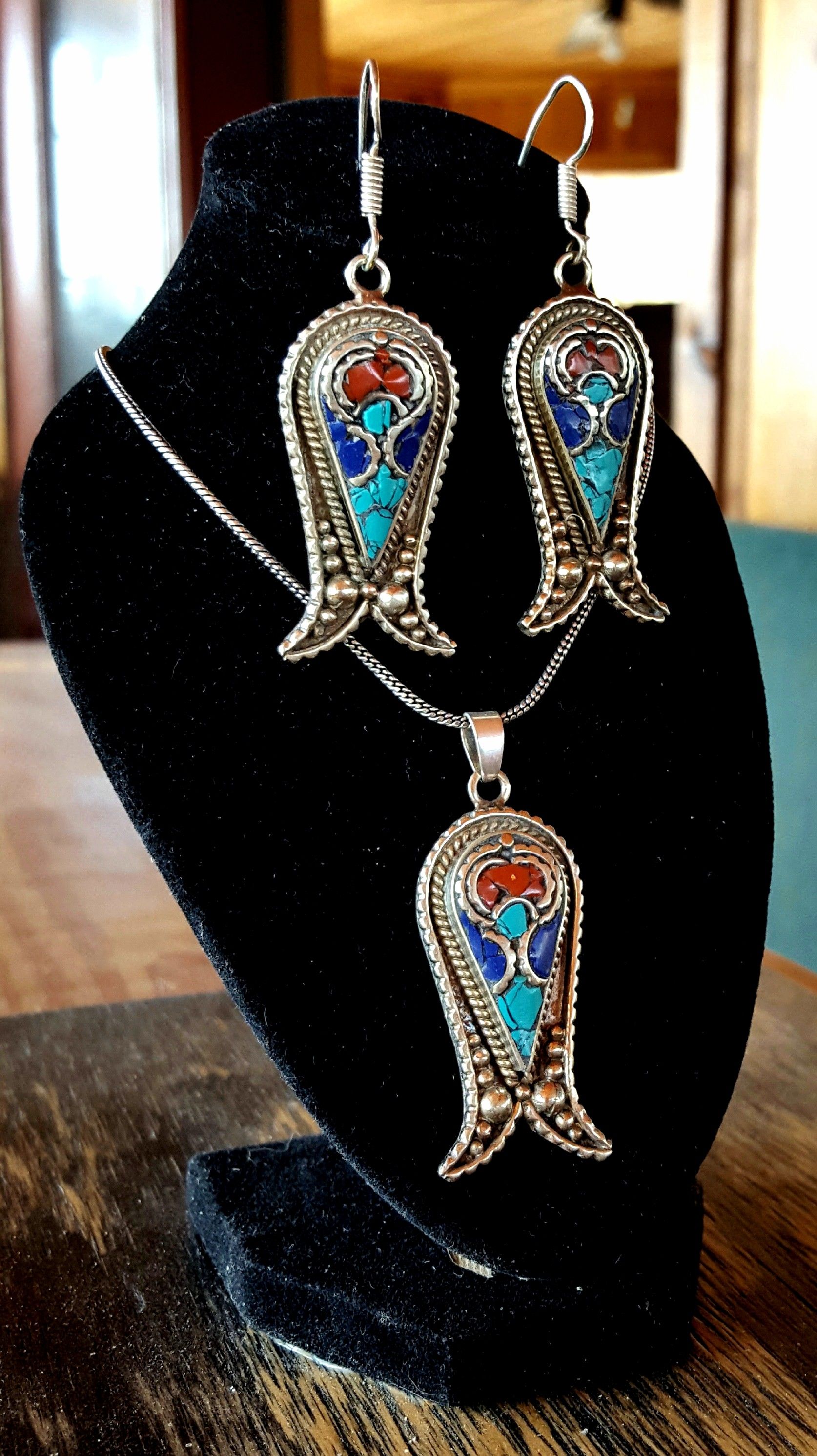 Beautiful Southwest style natural turquoise lapis and coral silver pendant and earrings set, with free chain!