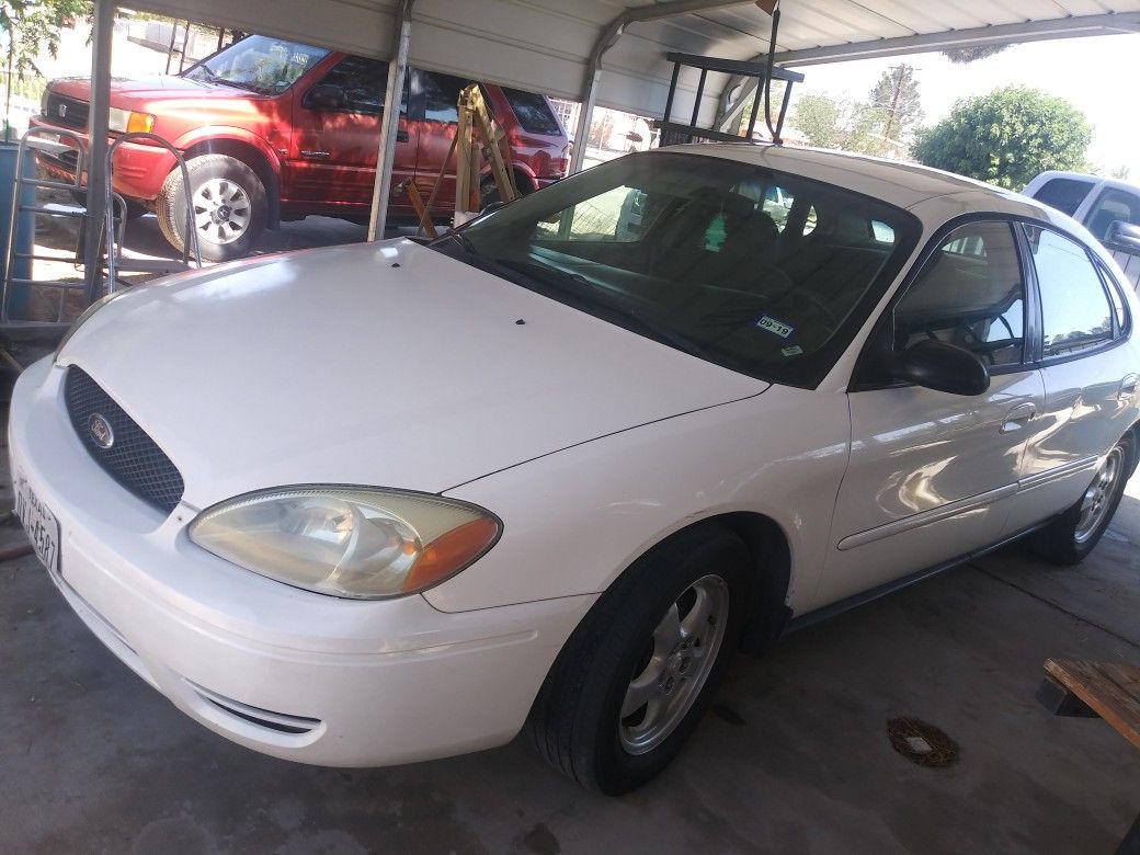 2004 Ford Taurus