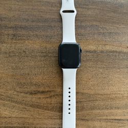 Apple Watch Series 8 GPS, 45mm Midnight Aluminum Case with Starlight S