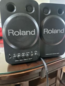 Two speakers Dos Bocinas