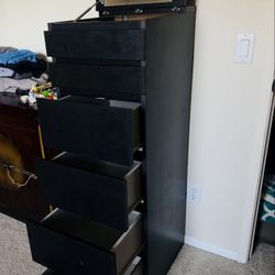 Black Dresser In Good Condition 