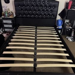 Need gone asap Full size tufted bed