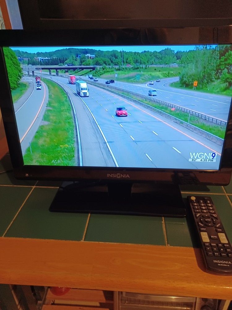 Digital Flat-screen TV/Monitor with Matching Remote