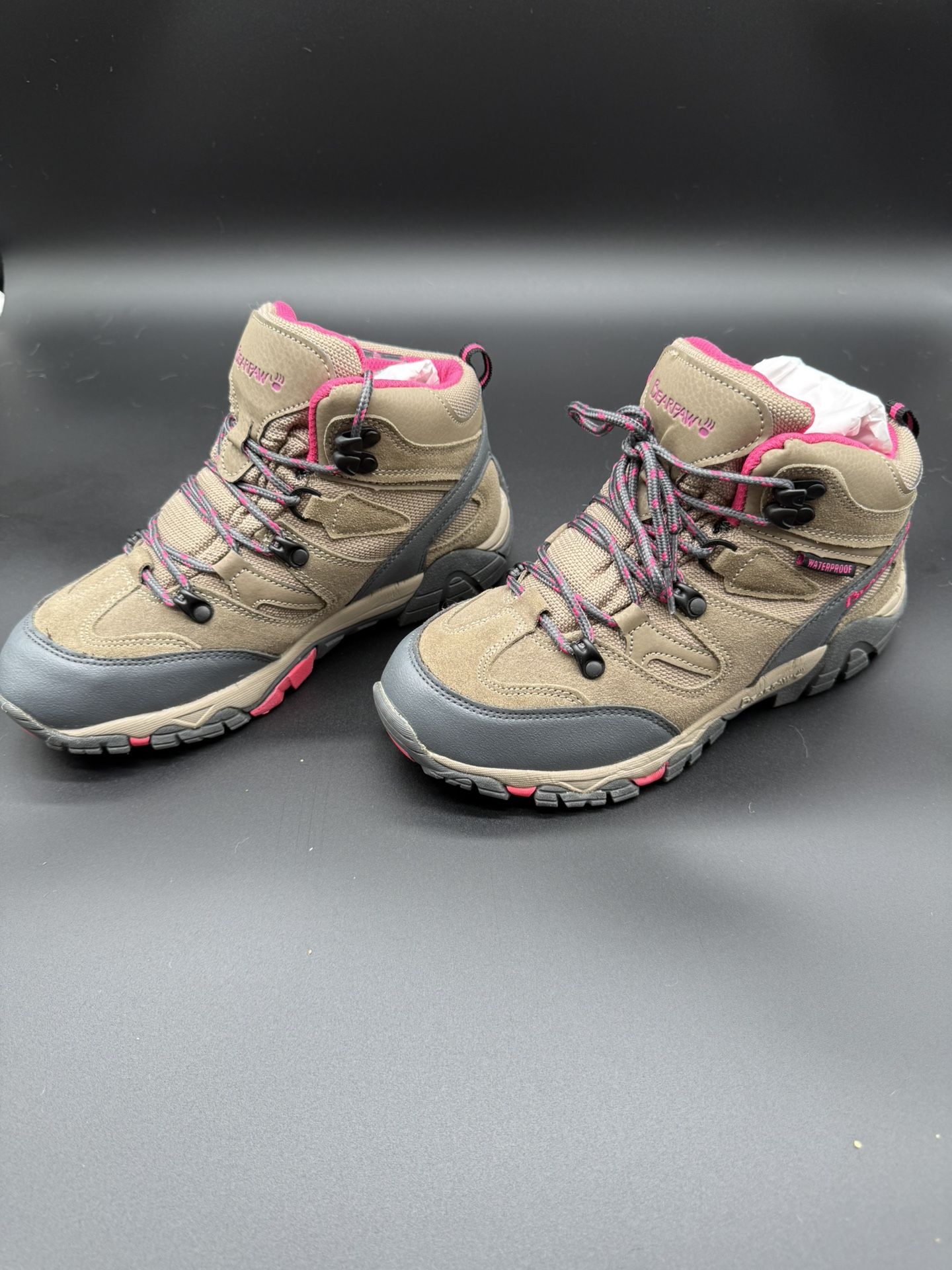 Bearpaw Corsica Women’s Size 8 Hiking Boots