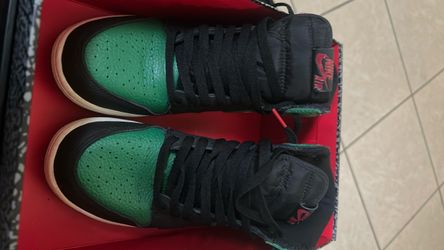 Nike Air Jordan 1 High-Top Sneakers Pine green