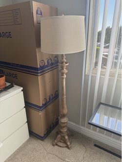 Free lamp with bulbs working excellently
