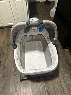 Portable bassinet (grey&white)