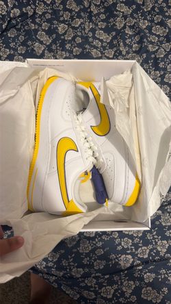 Kobe Air Force 1 low Laker colors