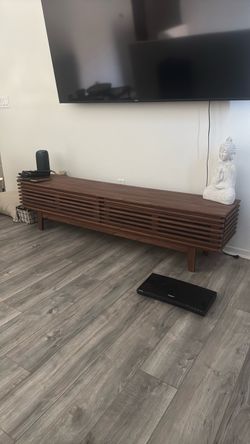 Entertainment center